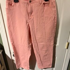 ❄️St. John's Bay Pink Capris